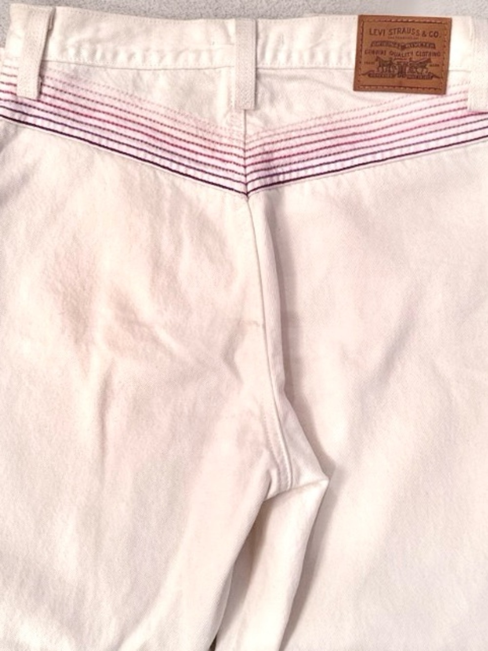 Real Levi’s Ribcage Super High Rise 70s Rear Chevron V Stitching-Button Fly - Picture 11 of 16